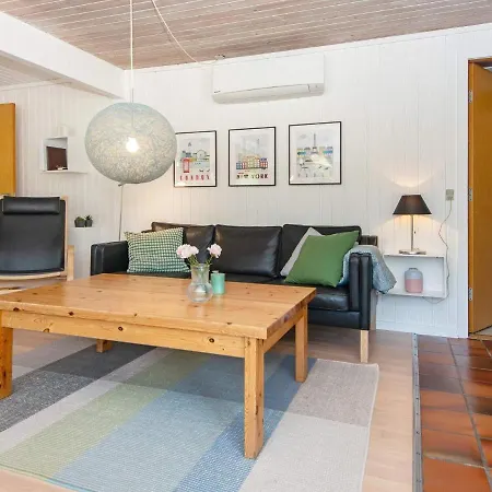 7 Person Holiday In Grenå